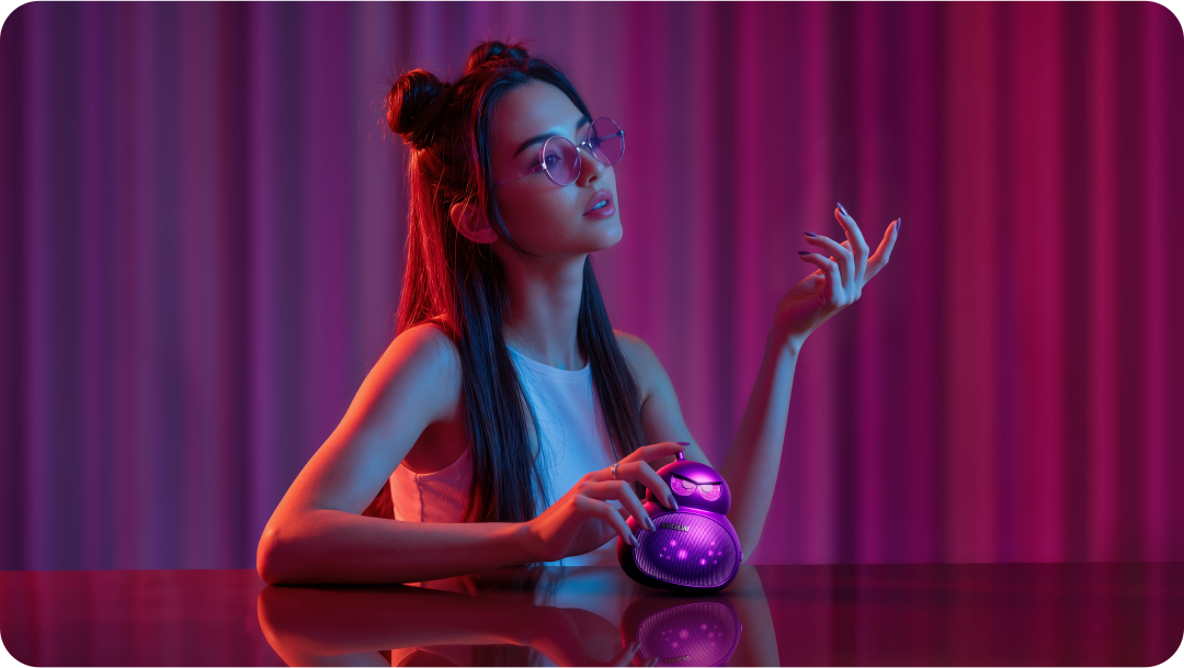 紫色灯光下的 HOOLULUU MOOD 音箱